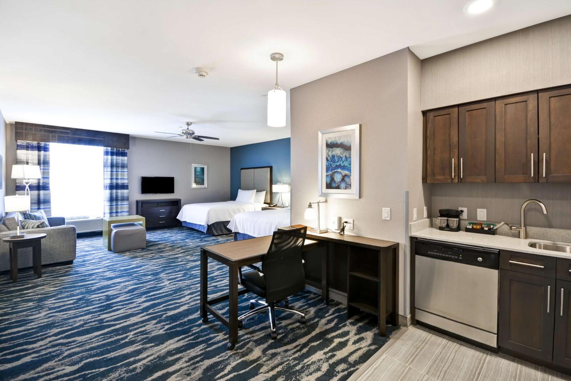 โฮมวูด สวีท บาย ฮิลตัน คอนโร Hotel ภายนอก รูปภาพ