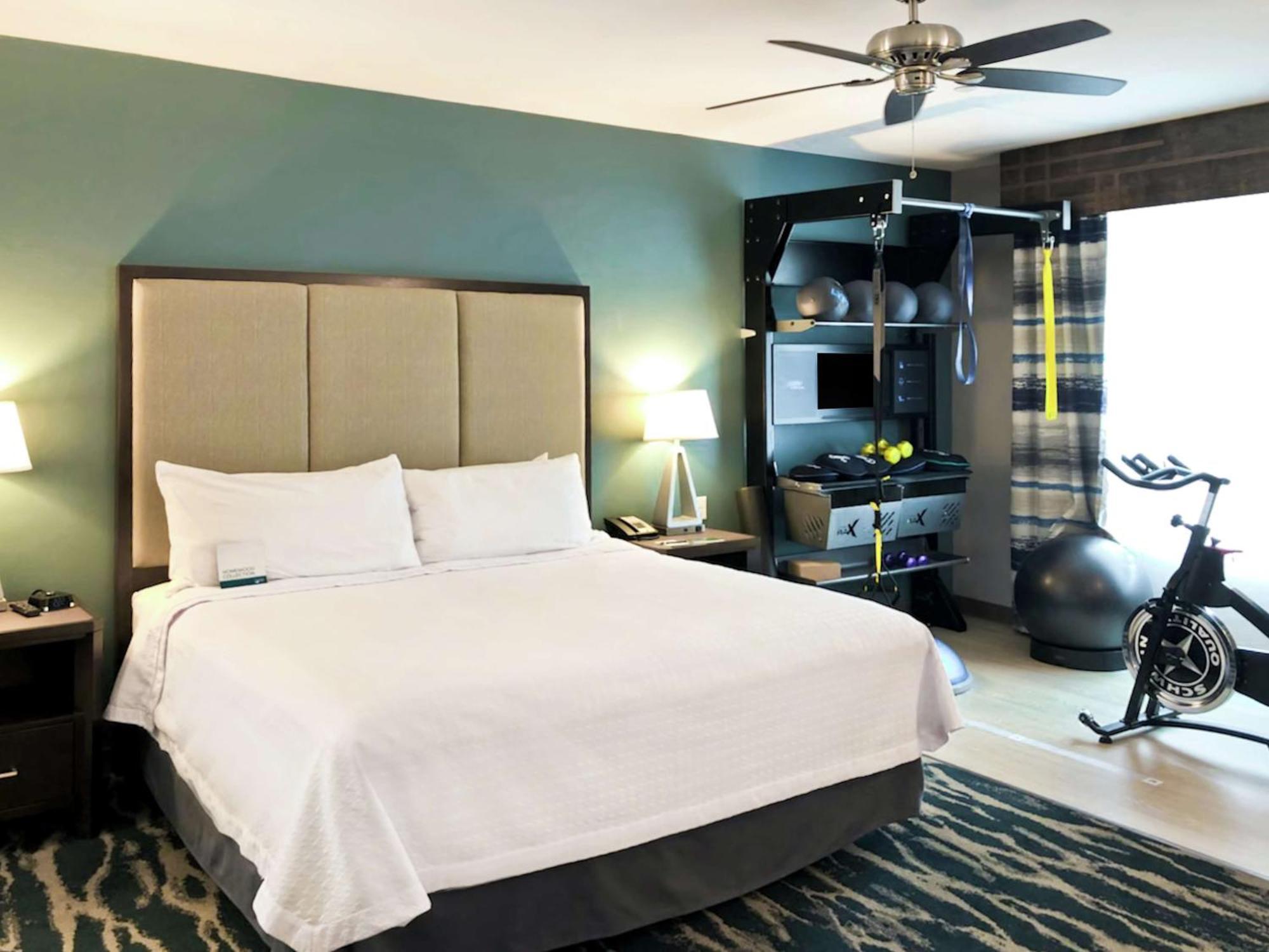 โฮมวูด สวีท บาย ฮิลตัน คอนโร Hotel ภายนอก รูปภาพ
